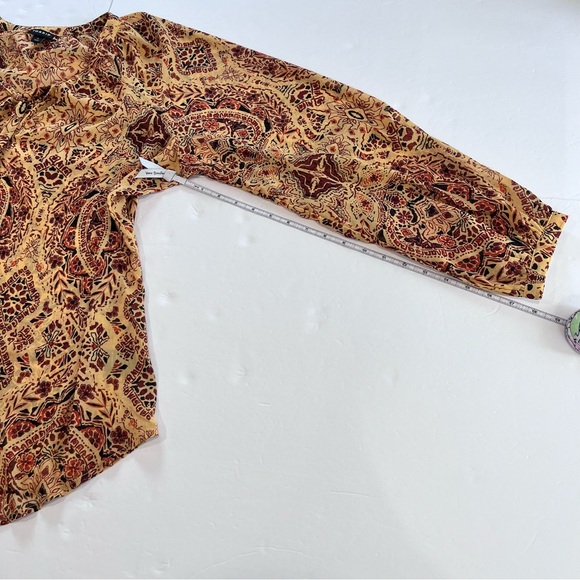 Torrid Gold Medallion Crinkle Chiffon Tie Front Long Sleeve Blouse Size 1X - Picture 10 of 12